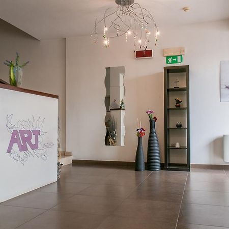 Residence Art Римини Екстериор снимка